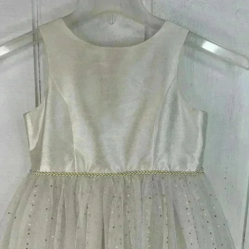 David’s Bridal Girls Size 7 Sleeveless Formal Cream button in back Dress w/Bow